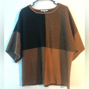 North Style short sleeve sweater. Loose fit. Size medium.